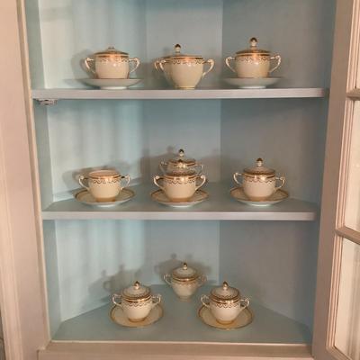 Lot 8543. Mintonâ€™s, made in England, Bouillon Cups/Saucers/Lids
