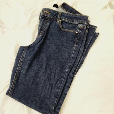 WHITE HOUSE - BLACK MARKET SKIMMER SIZE 6 JEANS