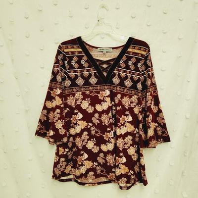 ABSOLUTELY FAMOUS SIZE MEDIUM RED & CREAM BLOUSE
