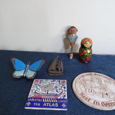 LOT 89. HOME DECOR