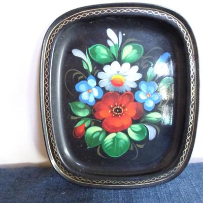 LOT 90. HOME DECOR