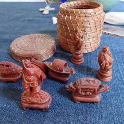 LOT 92. HOME DECOR