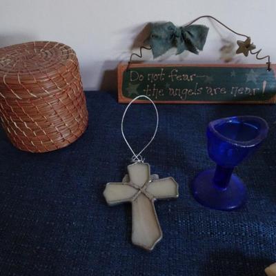 LOT 92. HOME DECOR