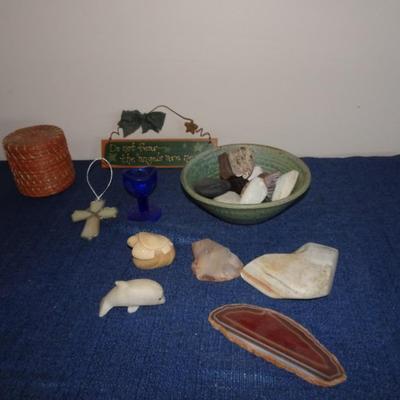 LOT 92. HOME DECOR