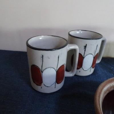 LOT 93. HOME DECOR