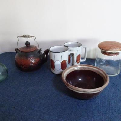LOT 93. HOME DECOR