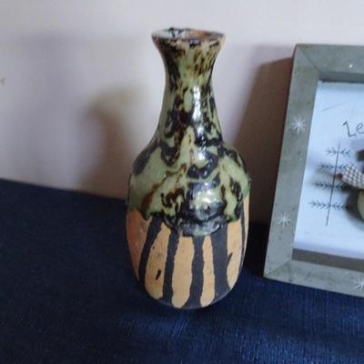LOT 94.  HOME DECOR ART AND BOTTLE