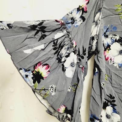 NY COLLECTIONS SIZE SMALL FLOWERED WOMANS RUFFLED SLEEVE TOP