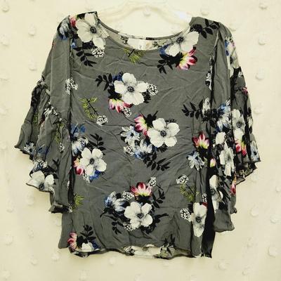 NY COLLECTIONS SIZE SMALL FLOWERED WOMANS RUFFLED SLEEVE TOP