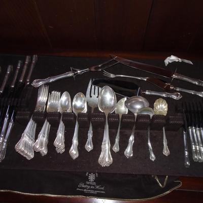 LOT 98. REED AND BARTON STERLING SILVER FLATWARE SET