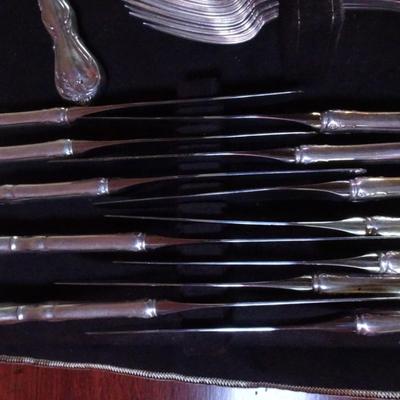 LOT 98. REED AND BARTON STERLING SILVER FLATWARE SET