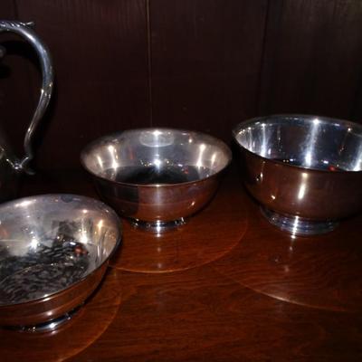 LOT 105. SILVER PLATE PITCHER AND BOWLS