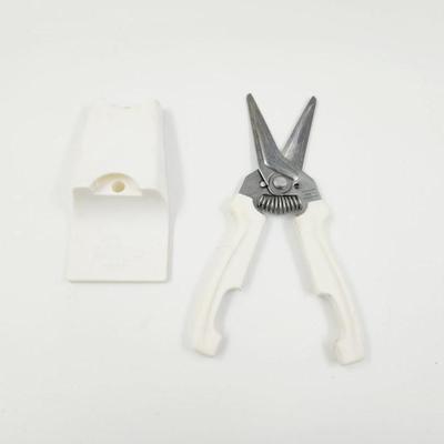 PAMPERED CHEF KITCHEN SHEARS W/ STORAGE CONTAINER