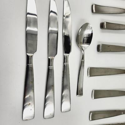 23 PC FLATWARE SET