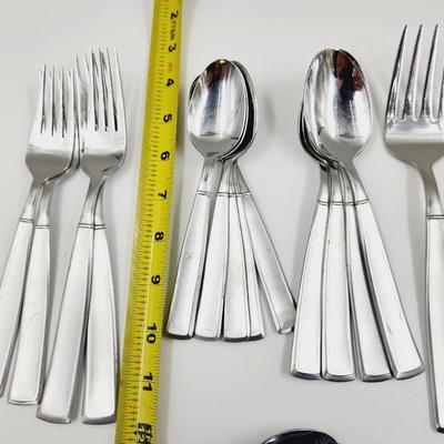 23 PC FLATWARE SET