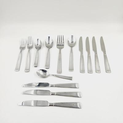 23 PC FLATWARE SET