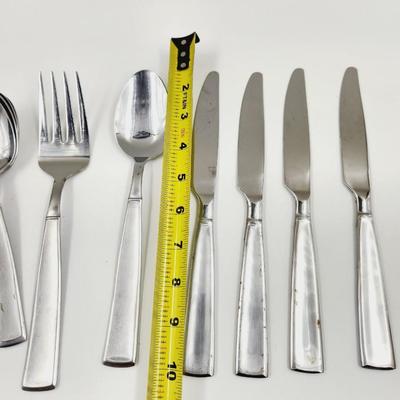 23 PC FLATWARE SET