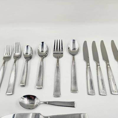 23 PC FLATWARE SET