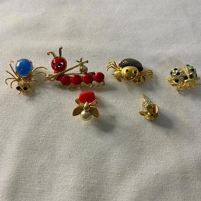 JEWELRY LOT OF PINS