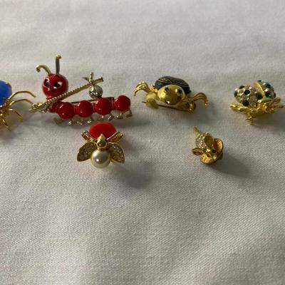 JEWELRY LOT OF PINS