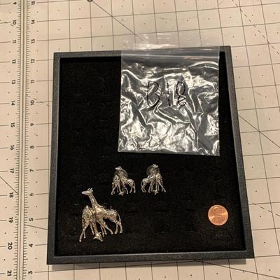 #66 Silver Giraffe Pin and Earrings B18