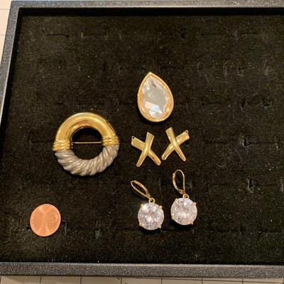 #167 Earrings, Brooches and More-D47
