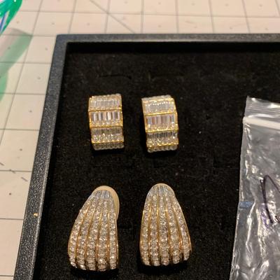 #174 Two Pair Beautiful Earrings-D54