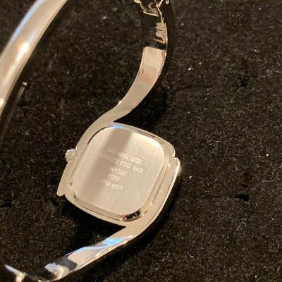 #205 Elegant Metal Wrist Watch