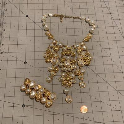 #208 Gold/Pearl Style Necklace and Bracelet-E1