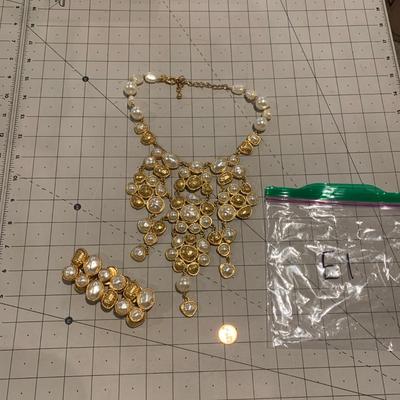 #208 Gold/Pearl Style Necklace and Bracelet-E1