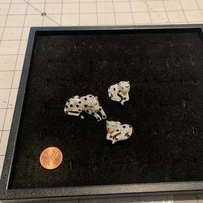 #226 Snow Leopard Pin and Clip Ons-D19