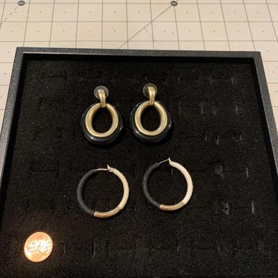 #252 Hoop and Loop Earrings- E11
