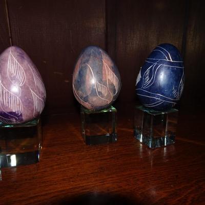 LOT 115. DECORATIVE EGGS