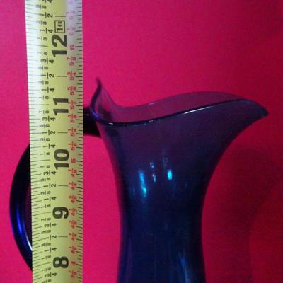 LOT 120. VINTAGE TRIANGLE TOP PITCHER  (POSSIBLY BLENKO GLASS PITCHER)