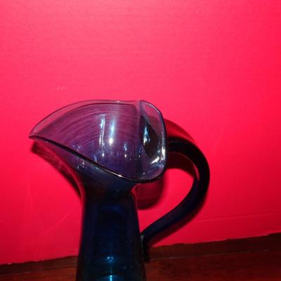 LOT 120. VINTAGE TRIANGLE TOP PITCHER  (POSSIBLY BLENKO GLASS PITCHER)