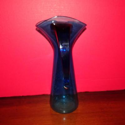LOT 120. VINTAGE TRIANGLE TOP PITCHER  (POSSIBLY BLENKO GLASS PITCHER)