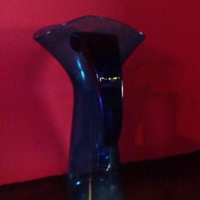 LOT 120. VINTAGE TRIANGLE TOP PITCHER  (POSSIBLY BLENKO GLASS PITCHER)