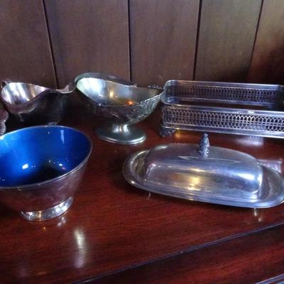 LOT 123. SILVER PLATE ITEMS