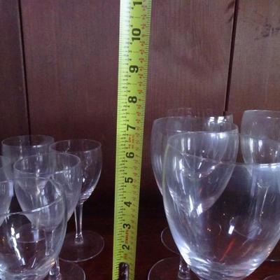 LOT 125. GLASSWARE