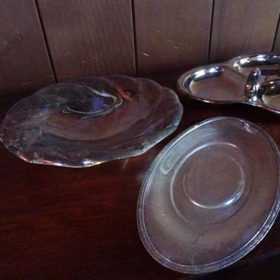 LOT 124. SILVERPLATE ITEMS