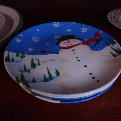 LOT 126. CHRISTMAS PLATES