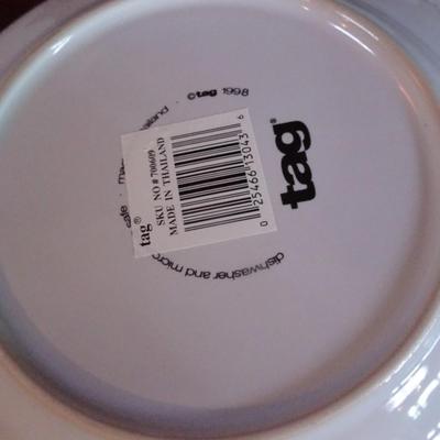 LOT 126. CHRISTMAS PLATES