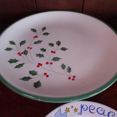LOT 126. CHRISTMAS PLATES