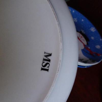 LOT 126. CHRISTMAS PLATES