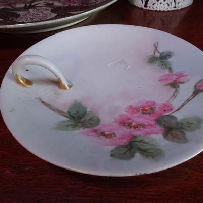 LOT 128. PLATES AND VINTAGE CAKE TOPPER