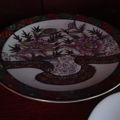 LOT 128. PLATES AND VINTAGE CAKE TOPPER