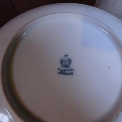 LOT 128. PLATES AND VINTAGE CAKE TOPPER