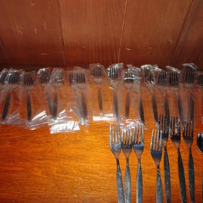 LOT 129. ONEIDA FLATWARE
