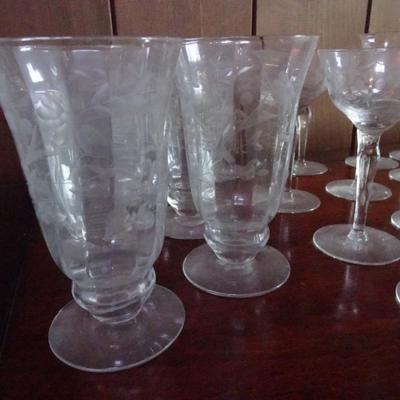 LOT 131. GLASSWARE
