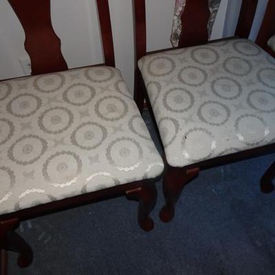 LOT 135. FOUR SIDE CHAIRS